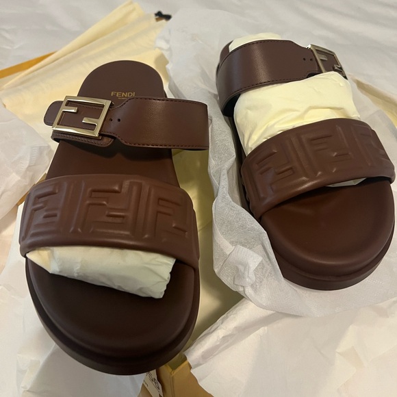 Brand New w/ Receipt!!  Fendi Feel Brown Leather Double Strap Sandals - Picture 1 of 6